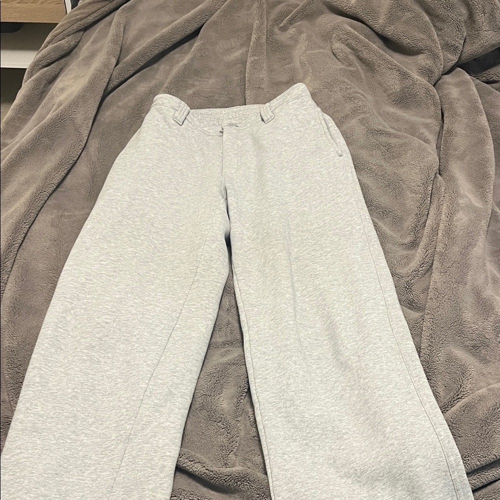 Aritzia sweater pants  size S light gray